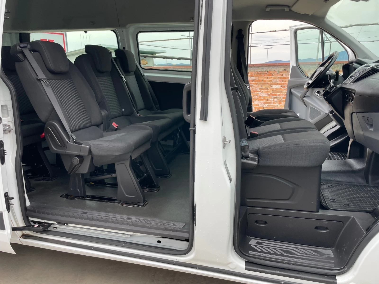 Ford Transit Custom 2.2 CDTi / LONG / КЛИМА / ПАРКТРОНИК / АВТОПИЛОТ, снимка 10 - Бусове и автобуси - 56225797
