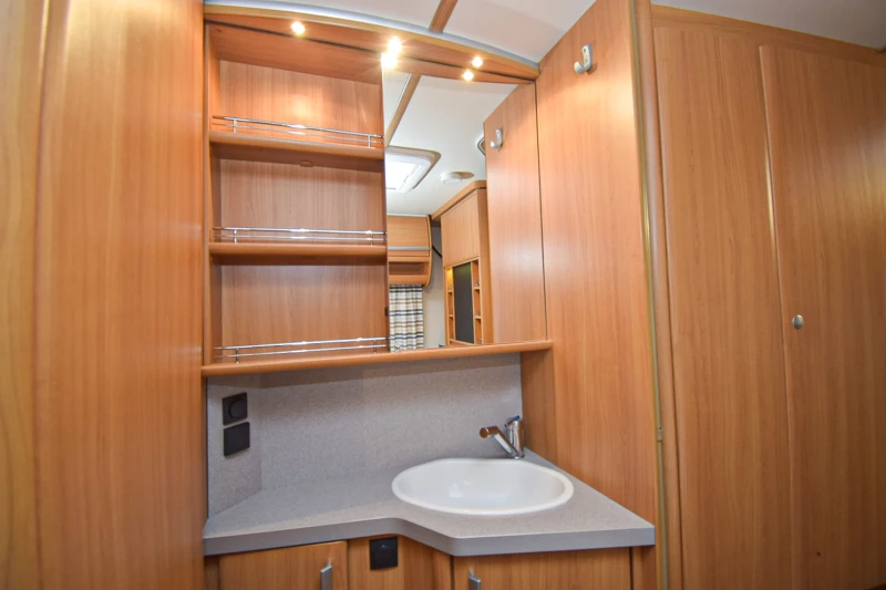 Каравана Fendt Saphir 510, снимка 9 - Каравани и кемпери - 52578635