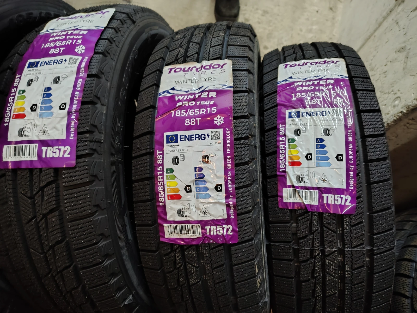 Гуми Зимни 185/65R15, снимка 3 - Гуми и джанти - 54085657