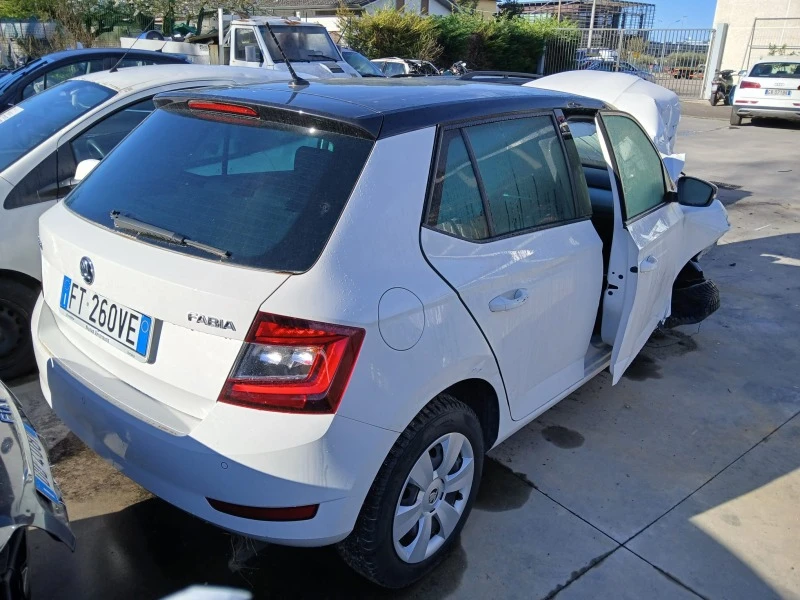 Skoda Fabia 1.0MPI TIP CHY, снимка 4 - Автомобили и джипове - 45300452