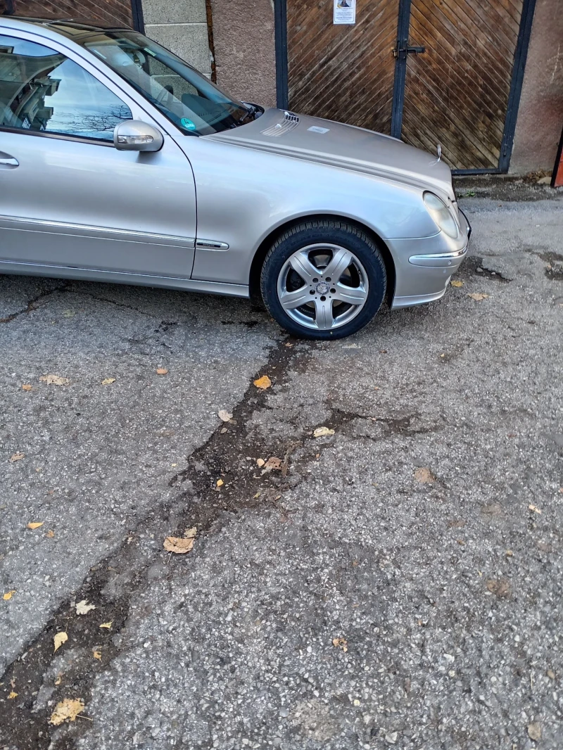 Mercedes-Benz 320 Mercedes E320 Gaz benzin, снимка 5 - Автомобили и джипове - 48423837