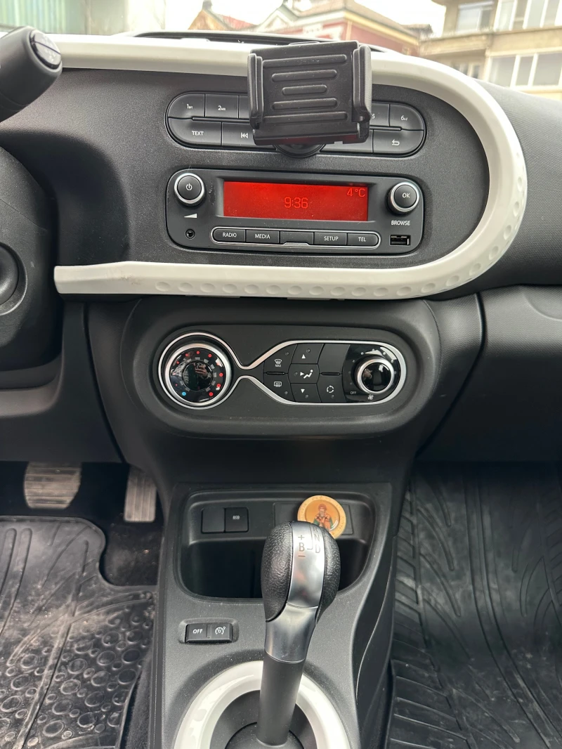 Renault Twingo E-Tech В Гаранция, снимка 11 - Автомобили и джипове - 49284422