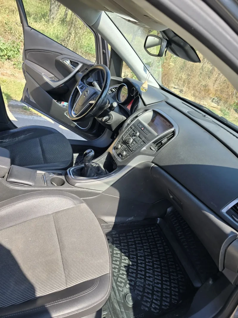 Opel Astra 1.7CDTI , снимка 9 - Автомобили и джипове - 52497218