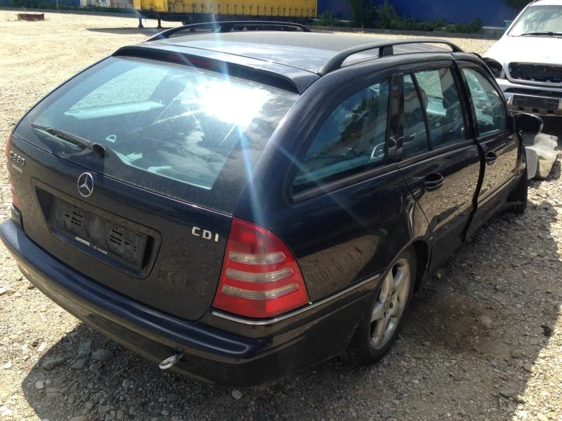 Mercedes-Benz C 220 CDI НАЧАСТИ 2005, снимка 4 - Автомобили и джипове - 47459831