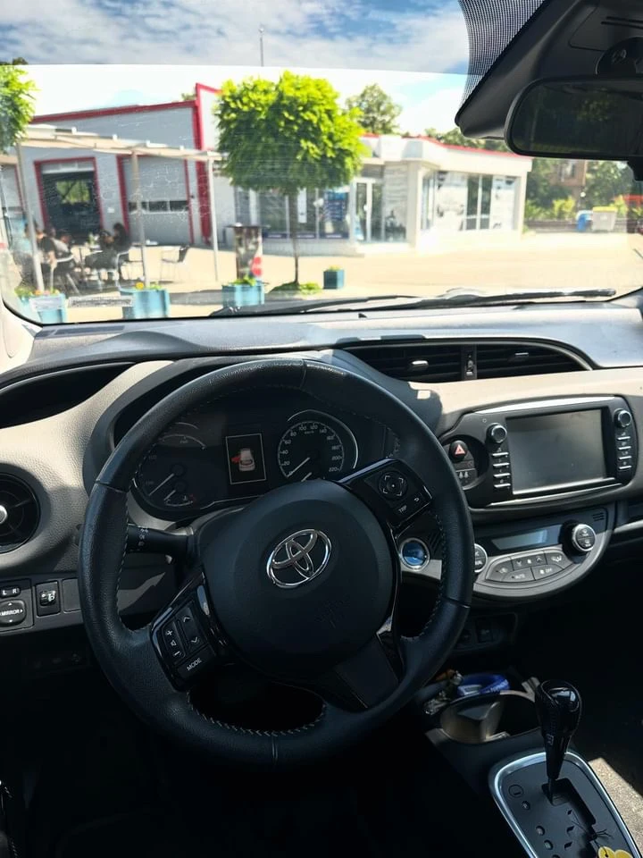 Toyota Yaris, снимка 9 - Автомобили и джипове - 48285331