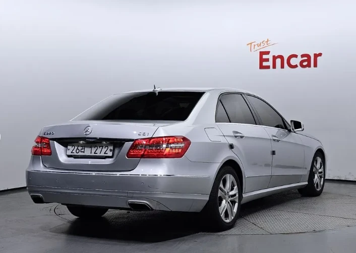 Mercedes-Benz E 220 CDI Avantgarde - изображение 2