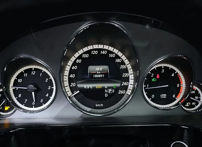 Mercedes-Benz E 220 CDI Avantgarde - изображение 8