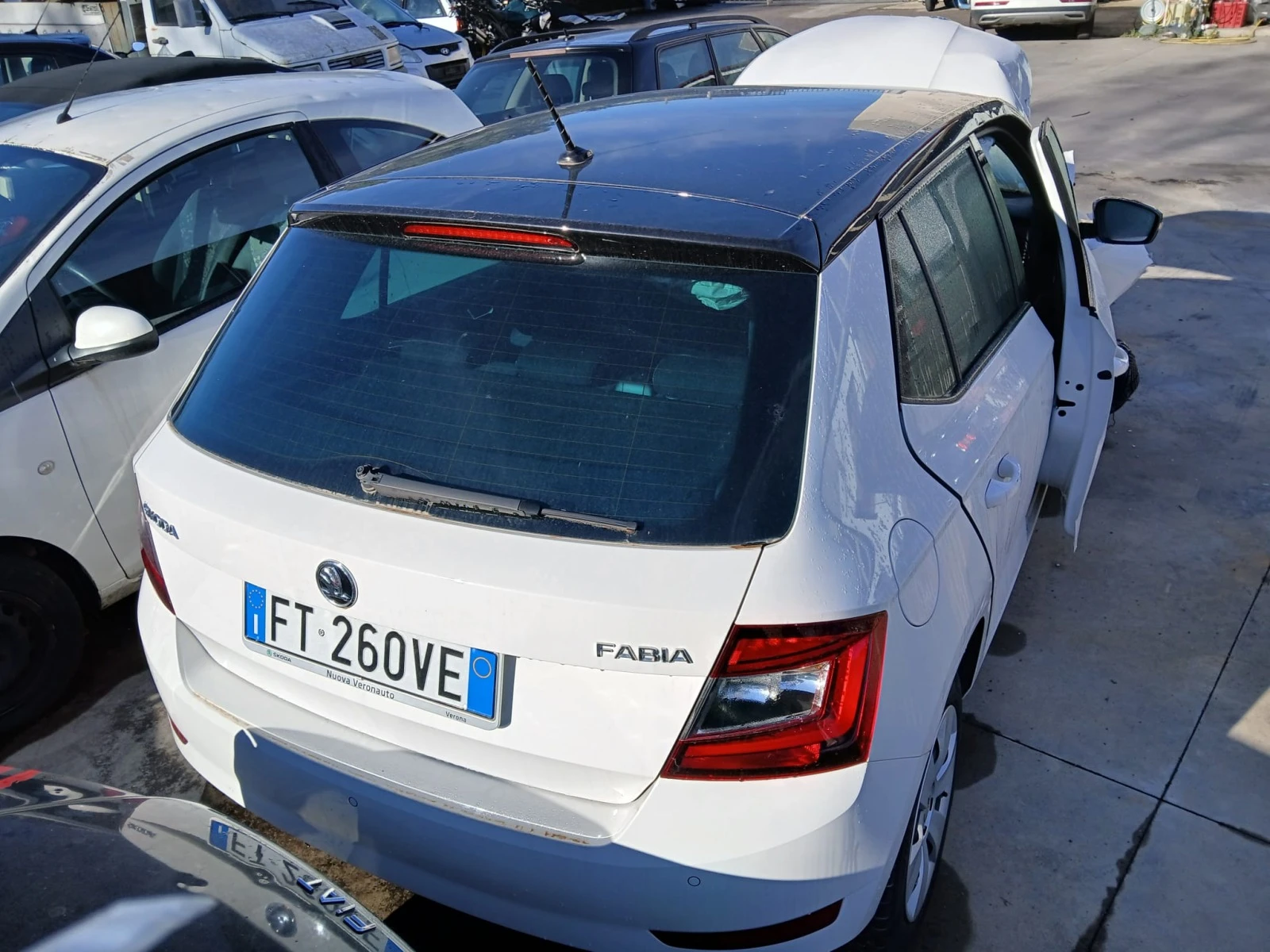 Skoda Fabia 1.0MPI TIP CHY - изображение 3