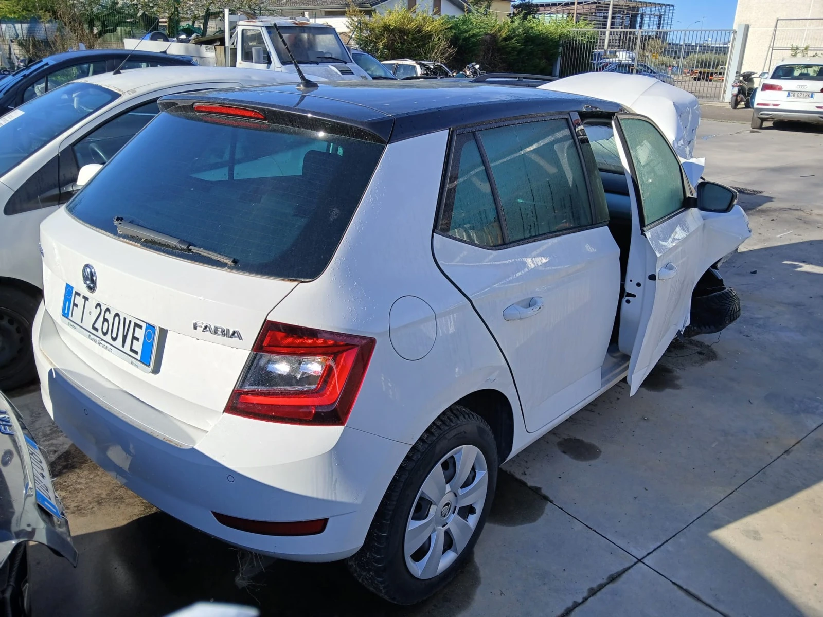 Skoda Fabia 1.0MPI TIP CHY - изображение 4