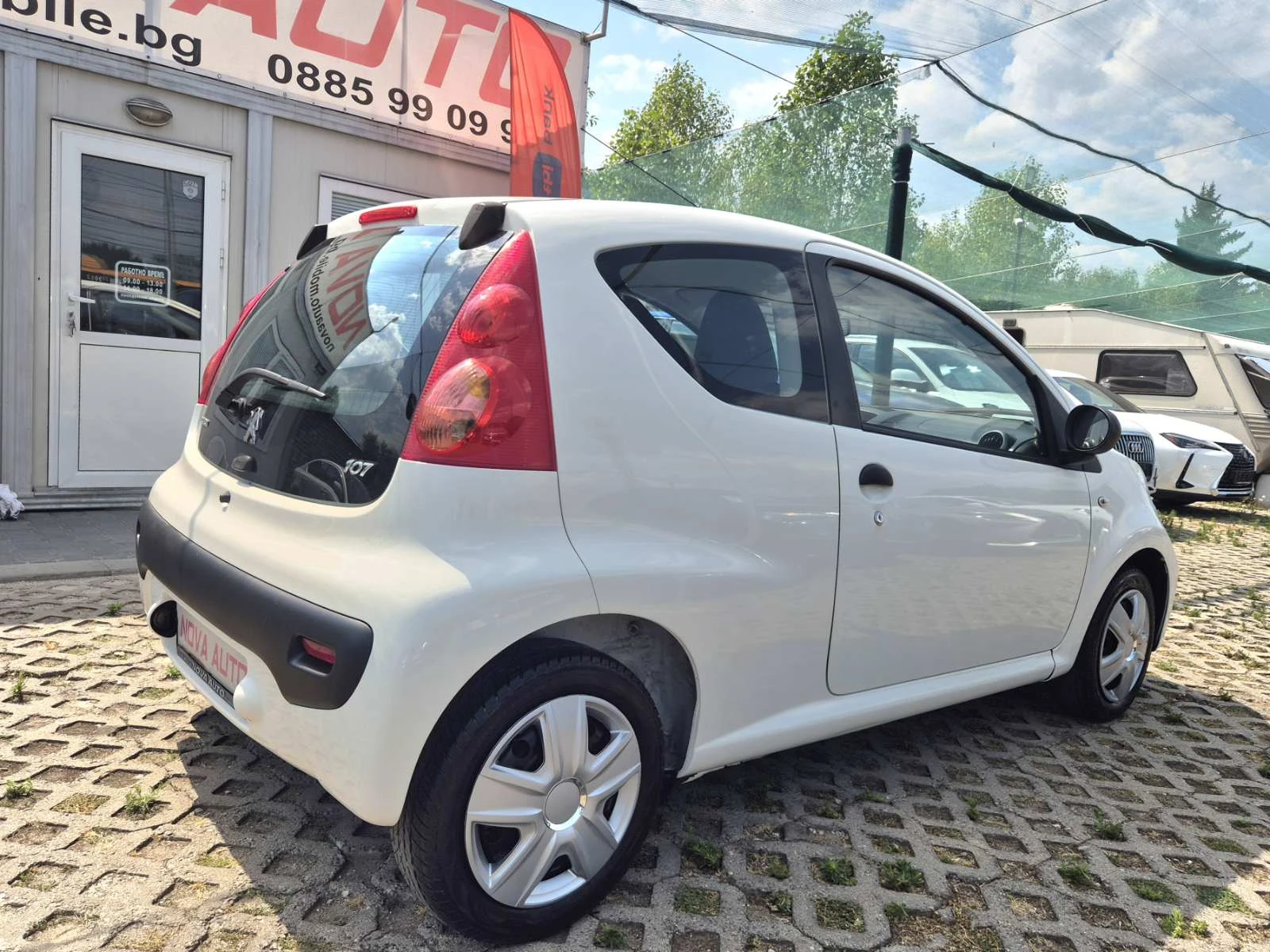 Peugeot 107 1.0i-130000км - изображение 4