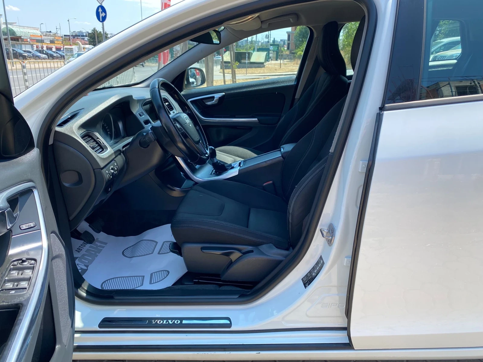 Volvo V60 2.0D/NAVI - изображение 8