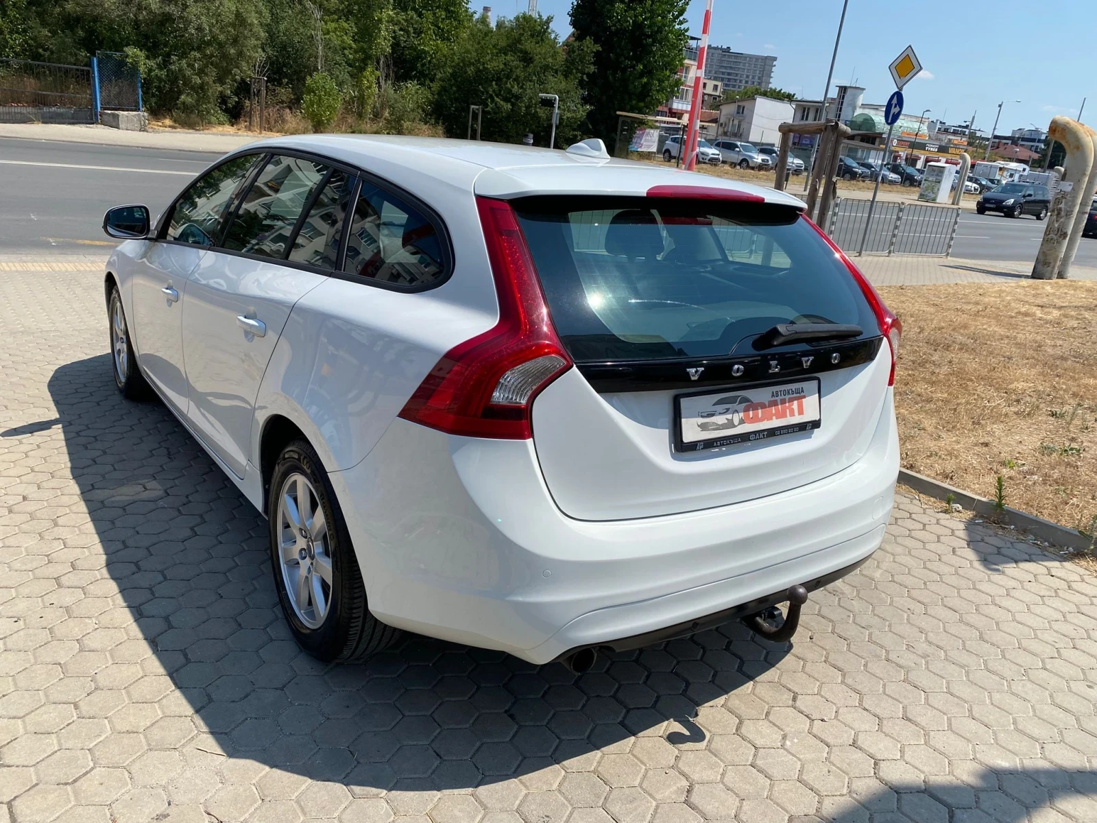 Volvo V60 2.0D/NAVI - изображение 6