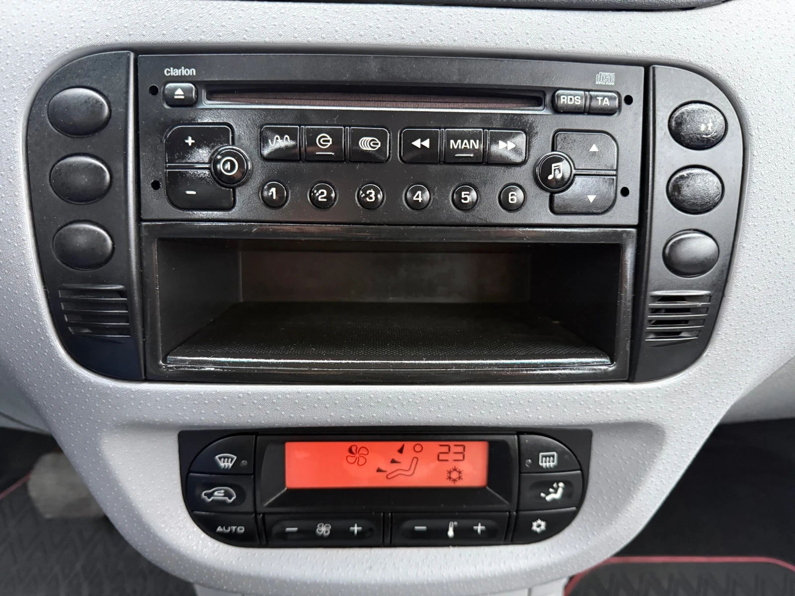 Citroen C3 1, 4i #БЕНЗИН# АВТОМАТИК#, снимка 15 - Автомобили и джипове - 53952411