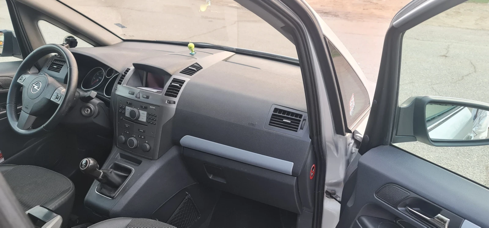 Opel Zafira, снимка 16 - Автомобили и джипове - 54071530