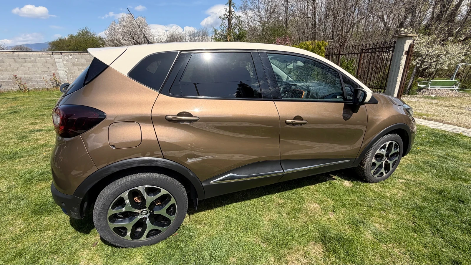 Renault Captur Intense, снимка 6 - Автомобили и джипове - 54172897