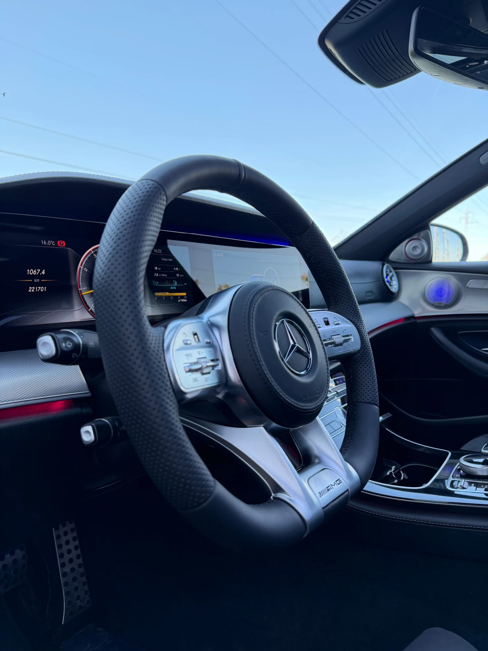 Mercedes-Benz E 220 Серв.ист., Facelift 6.3 AMG пакет, снимка 16 - Автомобили и джипове - 54335662