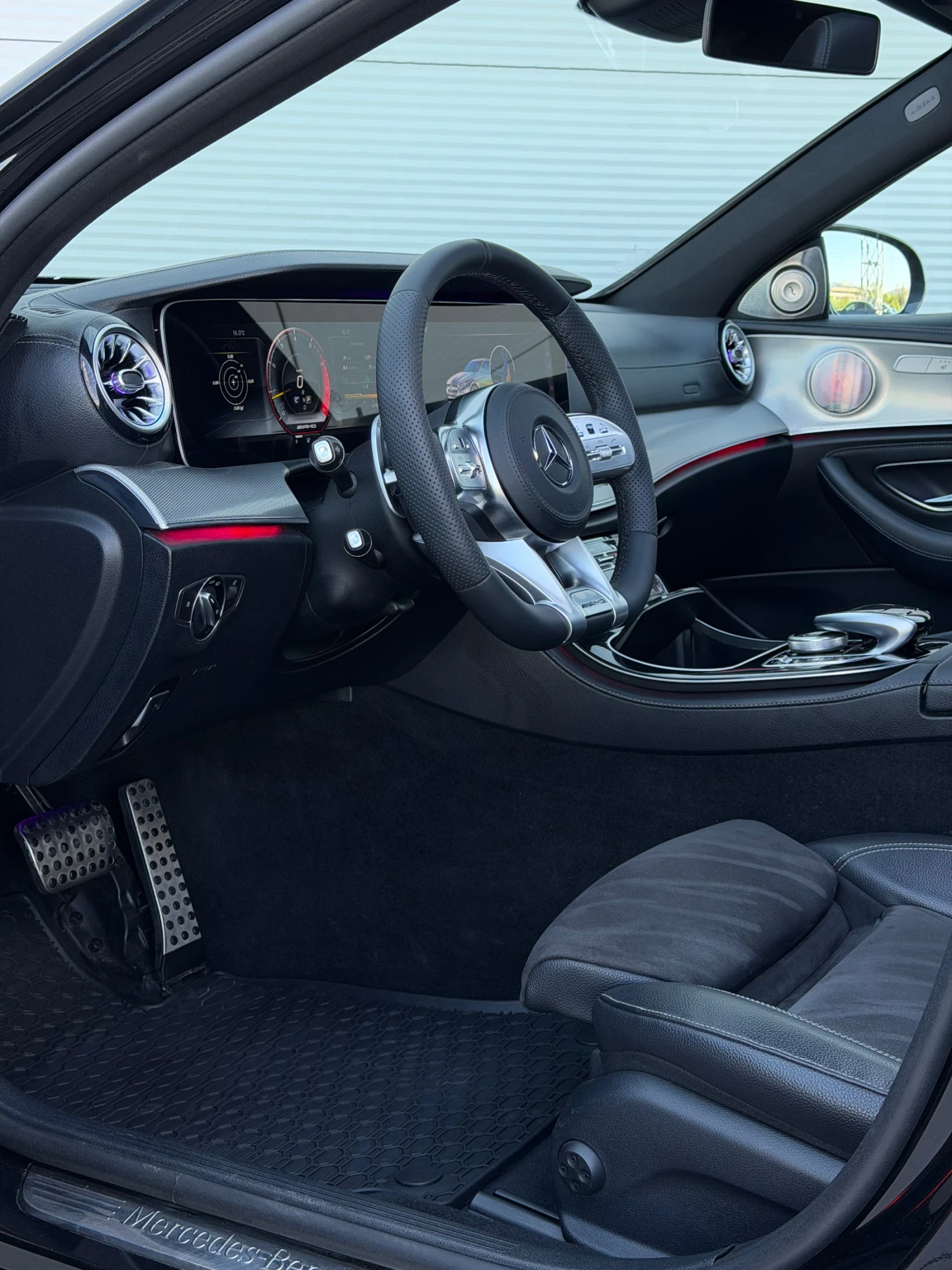 Mercedes-Benz E 220 Серв.ист., Facelift 6.3 AMG пакет, снимка 7 - Автомобили и джипове - 54335662