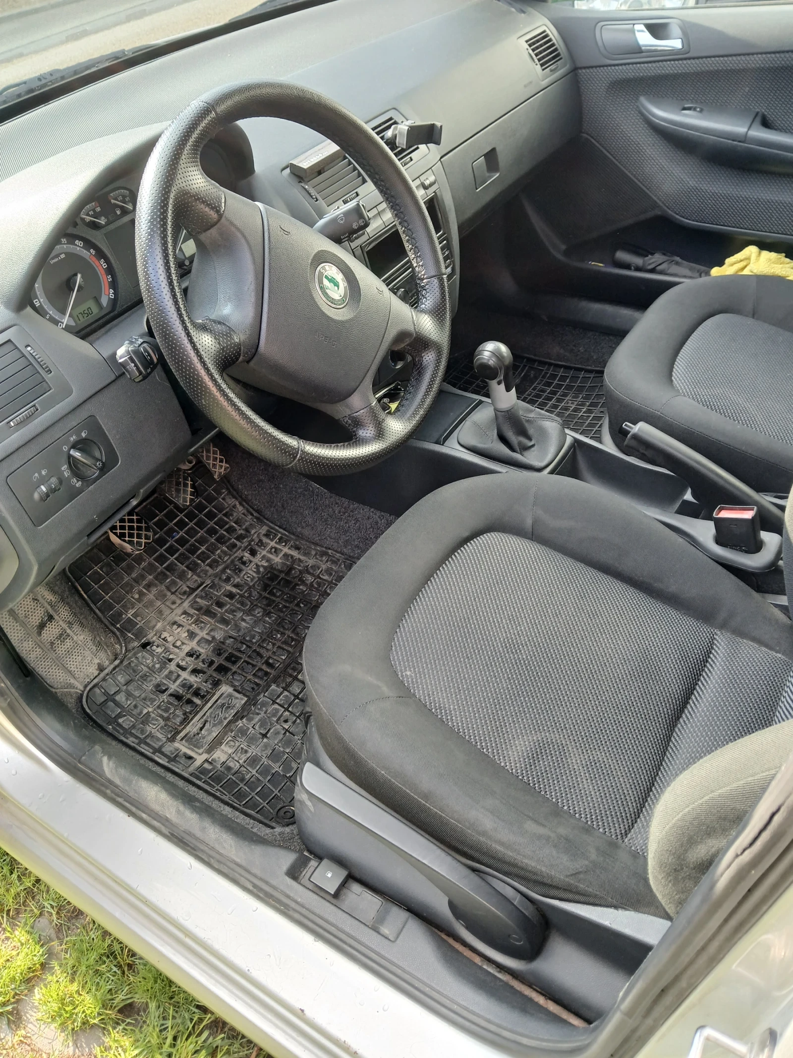 Skoda Fabia, снимка 8 - Автомобили и джипове - 54744571