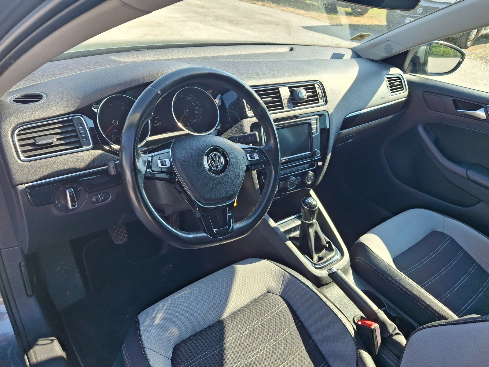 VW Jetta, снимка 4 - Автомобили и джипове - 55353885
