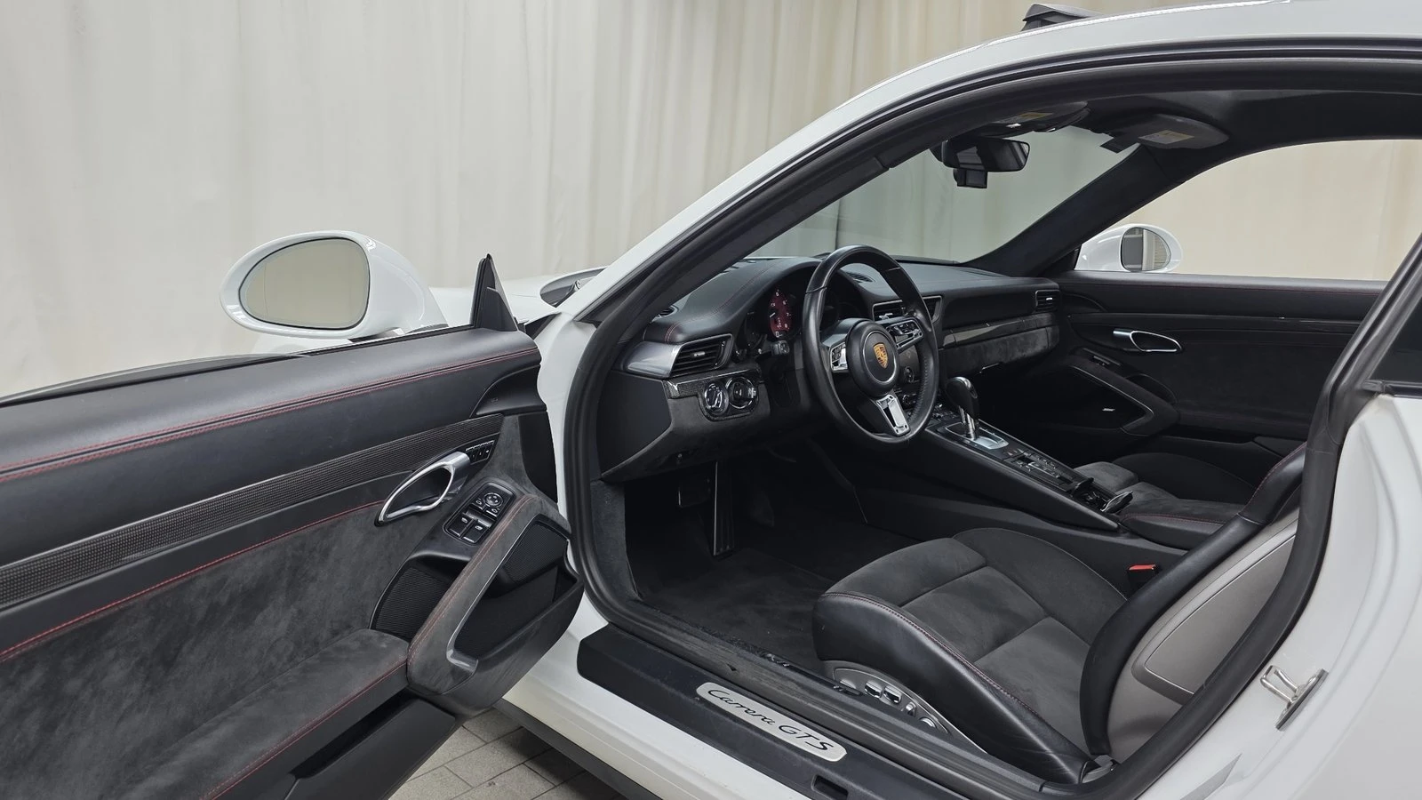 Porsche 911 Carrera GTS* ЛЮК* ПОДГРЕВ ВОЛАН* КРАЙНА ЦЕНА, снимка 10 - Автомобили и джипове - 55367105