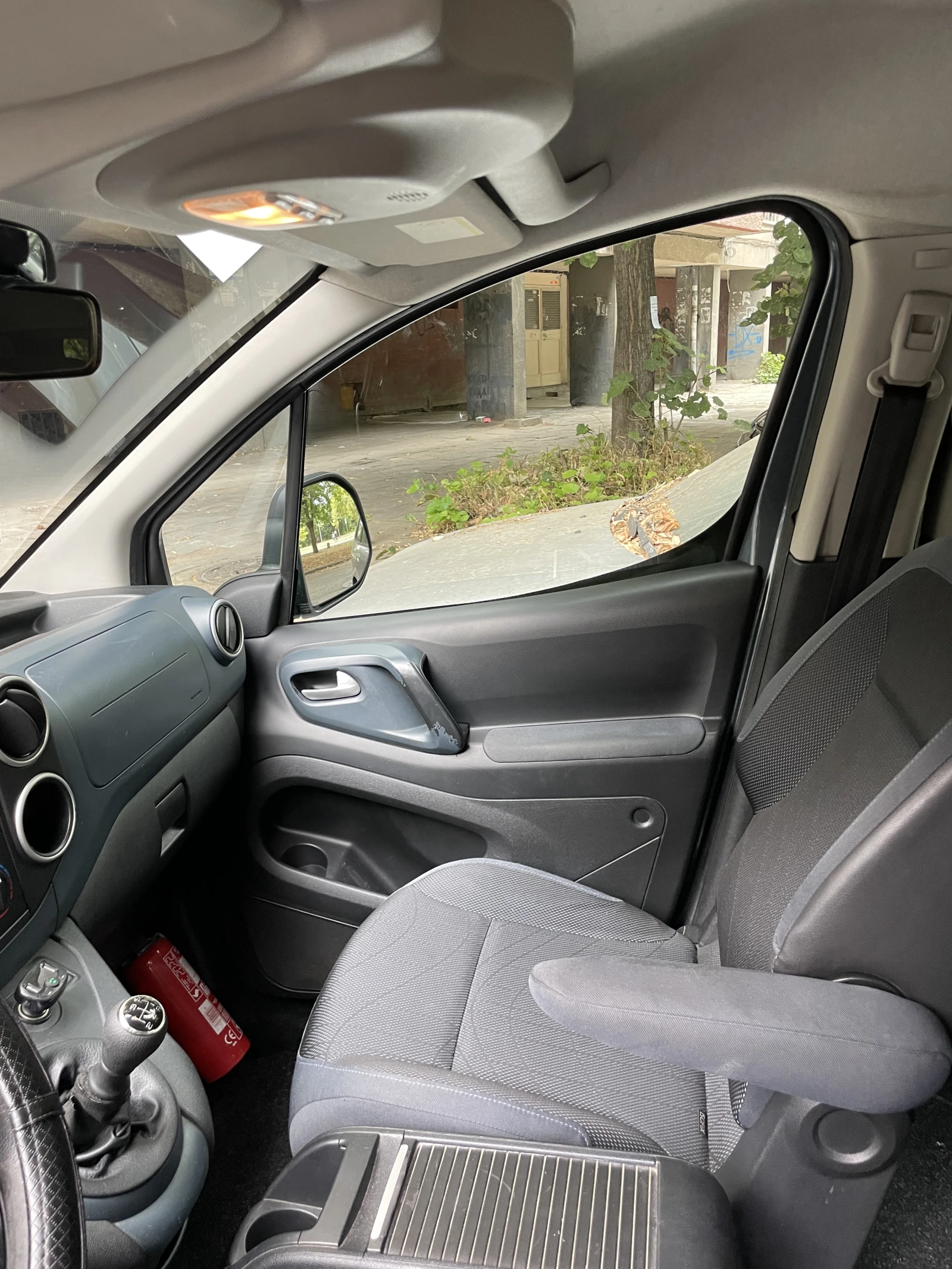 Peugeot Partner Tepee, снимка 11 - Автомобили и джипове - 55573083