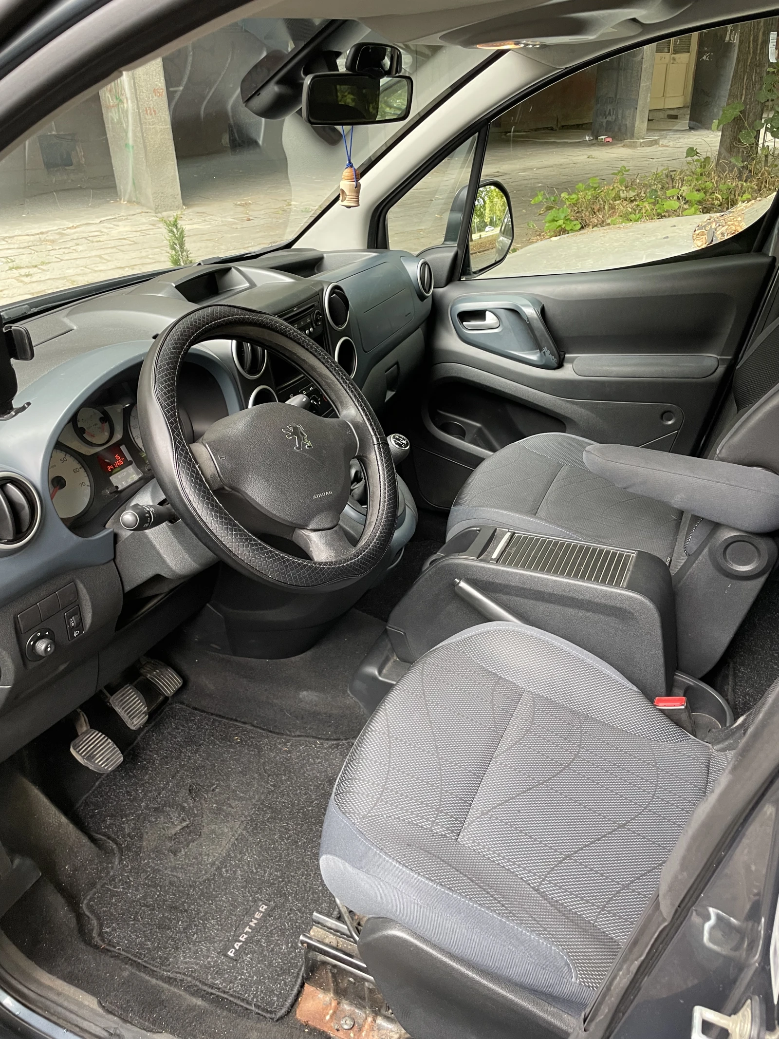 Peugeot Partner Tepee, снимка 9 - Автомобили и джипове - 55573083