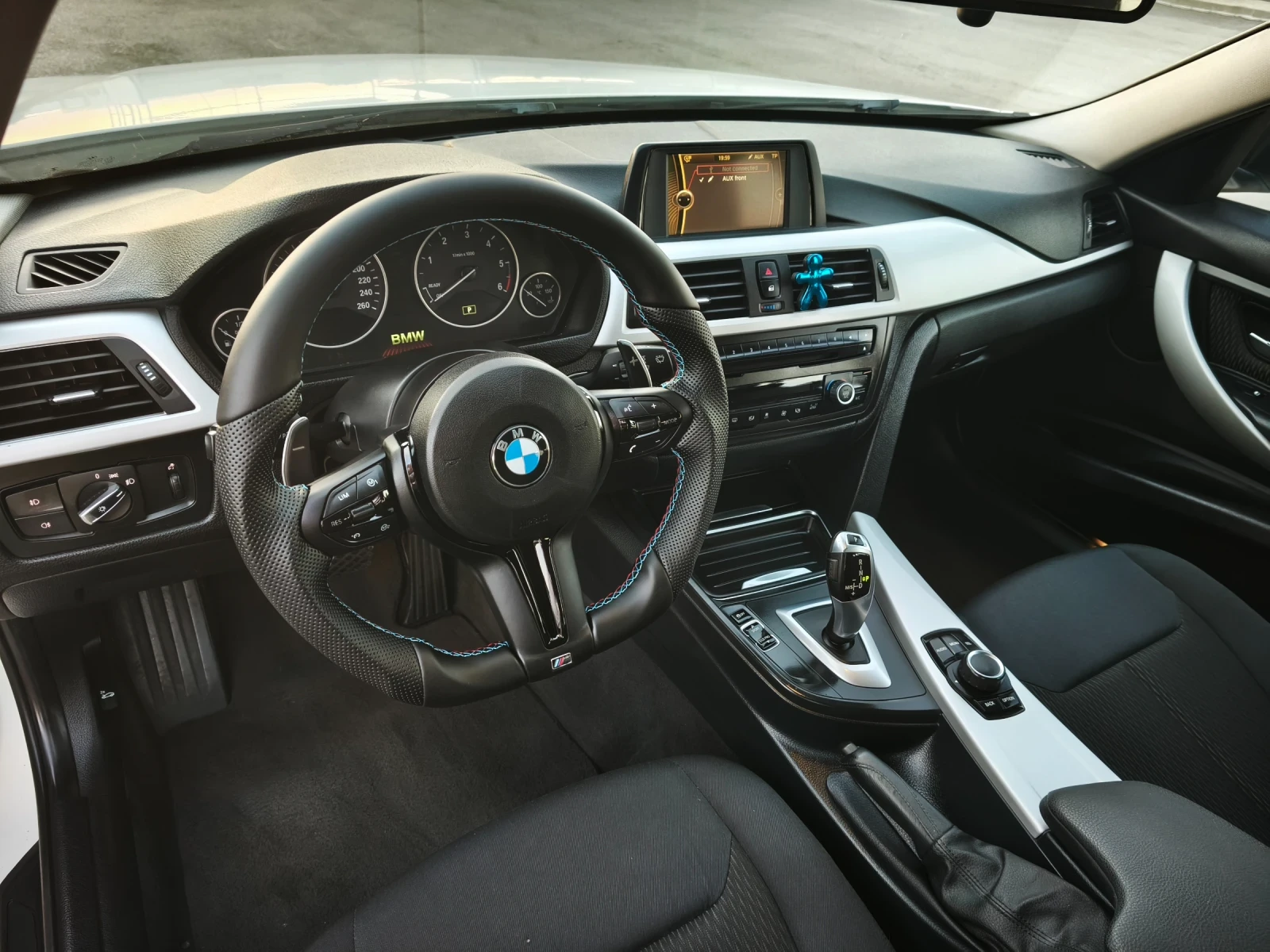 BMW 320 F31 ZTF, 8 / Bi XENON'S | НАПЪЛНО ОБСЛУЖЕНА| , снимка 12 - Автомобили и джипове - 55826574