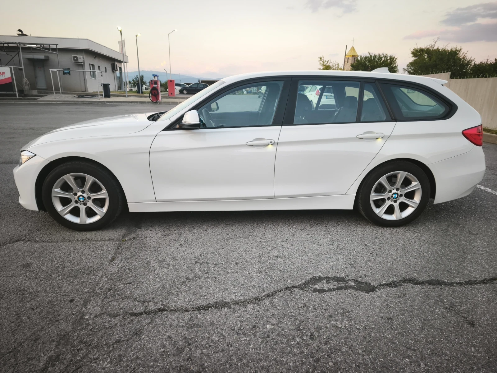 BMW 320 F31 ZTF, 8 / Bi XENON'S | НАПЪЛНО ОБСЛУЖЕНА| , снимка 11 - Автомобили и джипове - 55826574