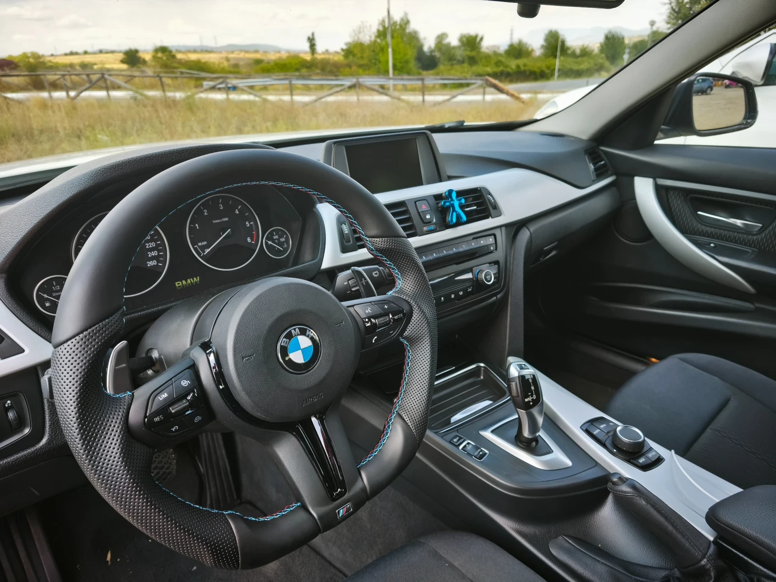 BMW 320 F31 ZTF, 8 / Bi XENON'S | НАПЪЛНО ОБСЛУЖЕНА| , снимка 3 - Автомобили и джипове - 55826574