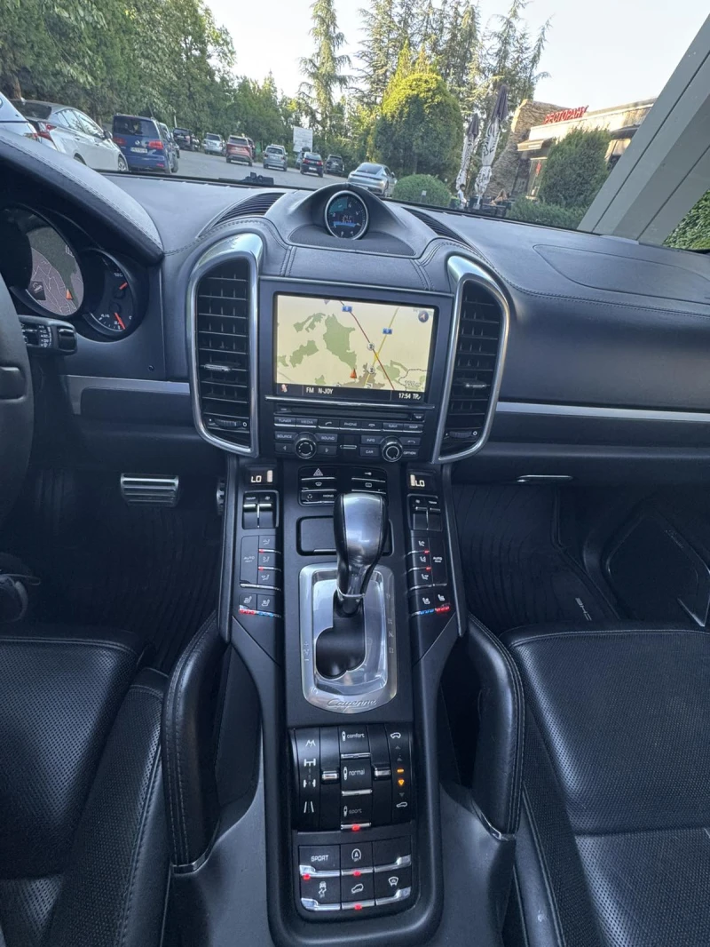 Porsche Cayenne TURBO * PANO * 3xTV * CHRONO * BURMEISTER * FULL* , снимка 9 - Автомобили и джипове - 50786113