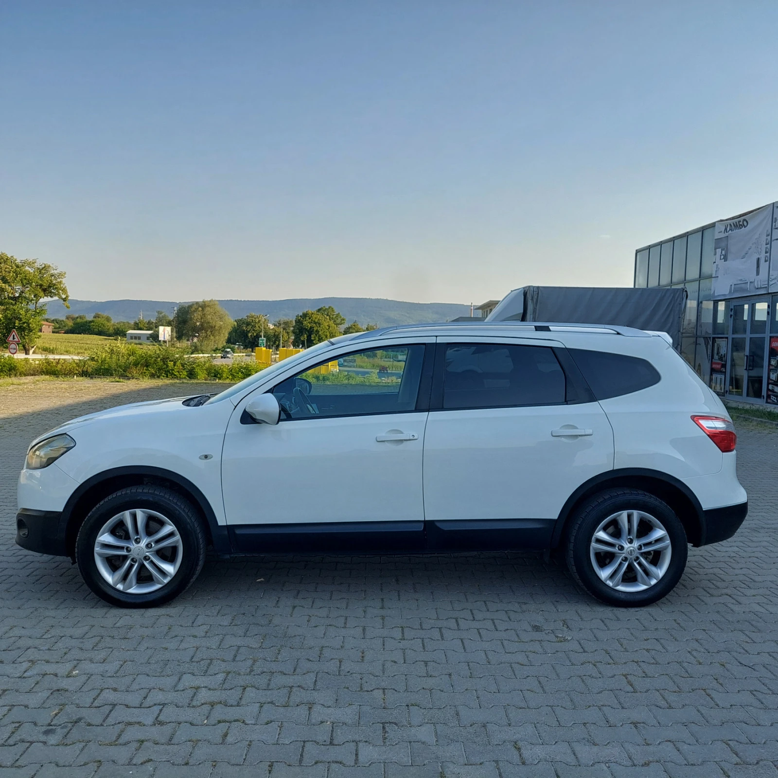 Nissan Qashqai 2.0 - изображение 2