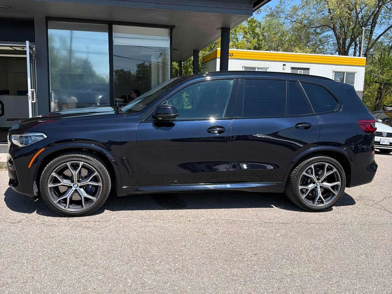 BMW X5 * ЛАЗЕРИ* 360 КАМЕРА* ОБДУХВАНЕ* ВЪЗДУХ* АМБИЕНТНО, снимка 3 - Автомобили и джипове - 54673105