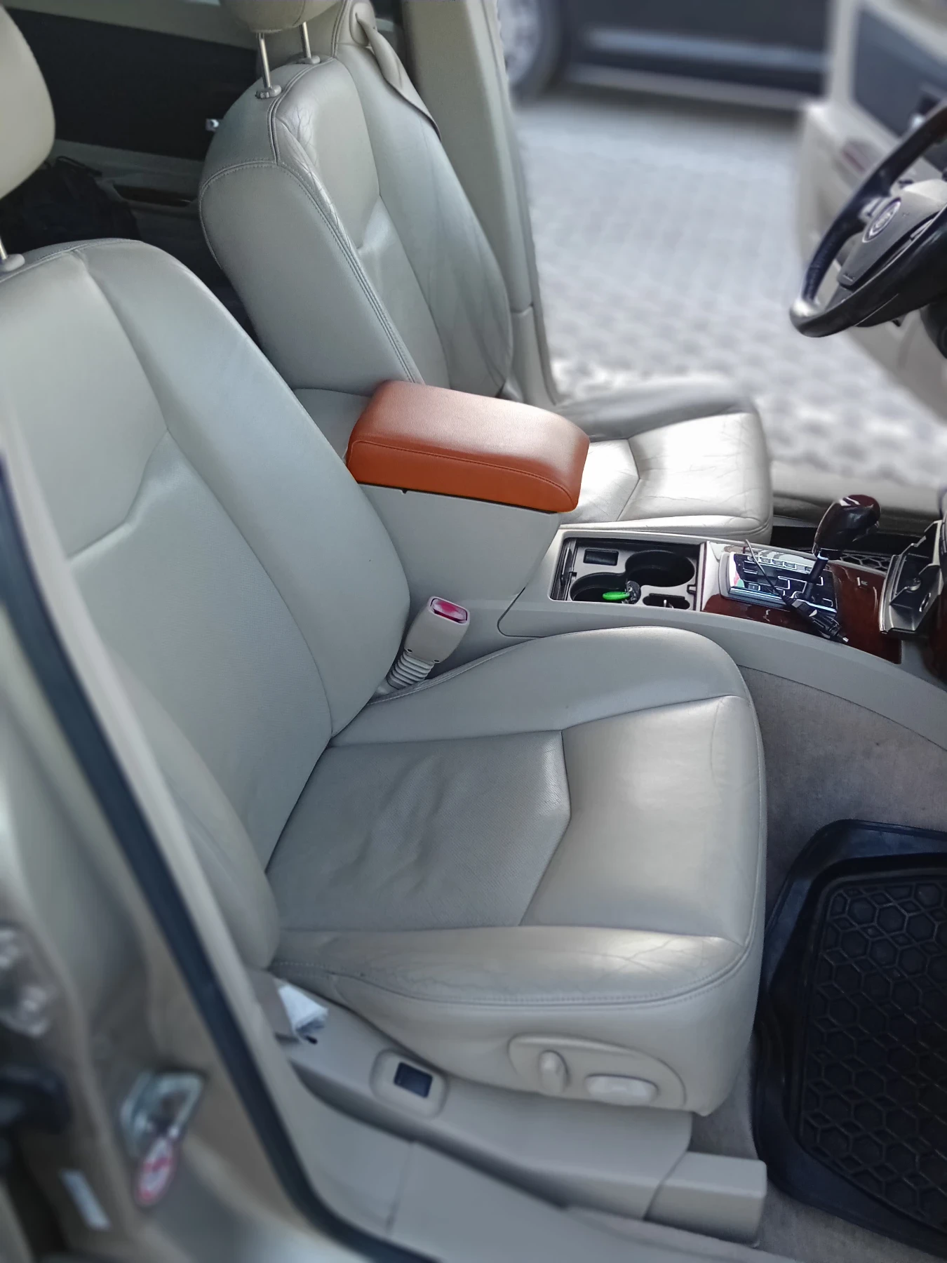 Cadillac Srx, снимка 9 - Автомобили и джипове - 54806420