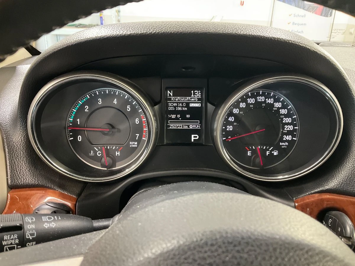 Jeep Grand cherokee 5.7 V8 HEMI Overland, снимка 8 - Автомобили и джипове - 55080410