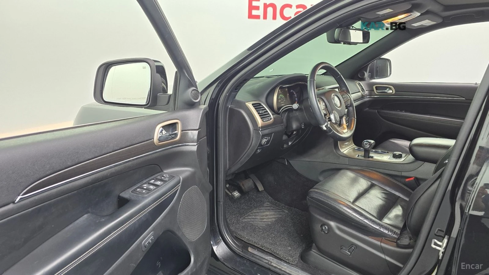 Jeep Grand cherokee 109K KM* OVERLAND* 8ZF* 4X4* ОБДУХ* PANO* ПРУЖИНИ*, снимка 11 - Автомобили и джипове - 55993248