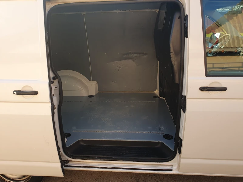 VW Transporter 2.0 тди 102к.с КЛИМАТИК , снимка 8 - Бусове и автобуси - 48135904