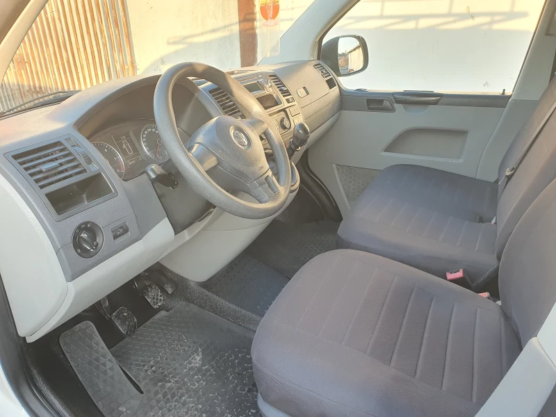 VW Transporter 2.0 тди 102к.с КЛИМАТИК , снимка 11 - Бусове и автобуси - 48135904