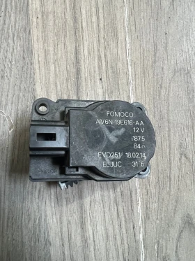 AV6N-19E616-AA Моторче клапи парно FORD KUGA  AV6N-19E616-AA, снимка 1