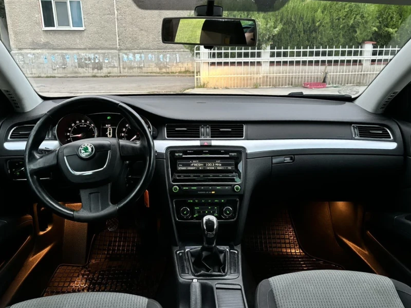 Skoda Superb 1.6 TDI 105 ск. НОВ ВНОС  , снимка 12 - Автомобили и джипове - 47157419