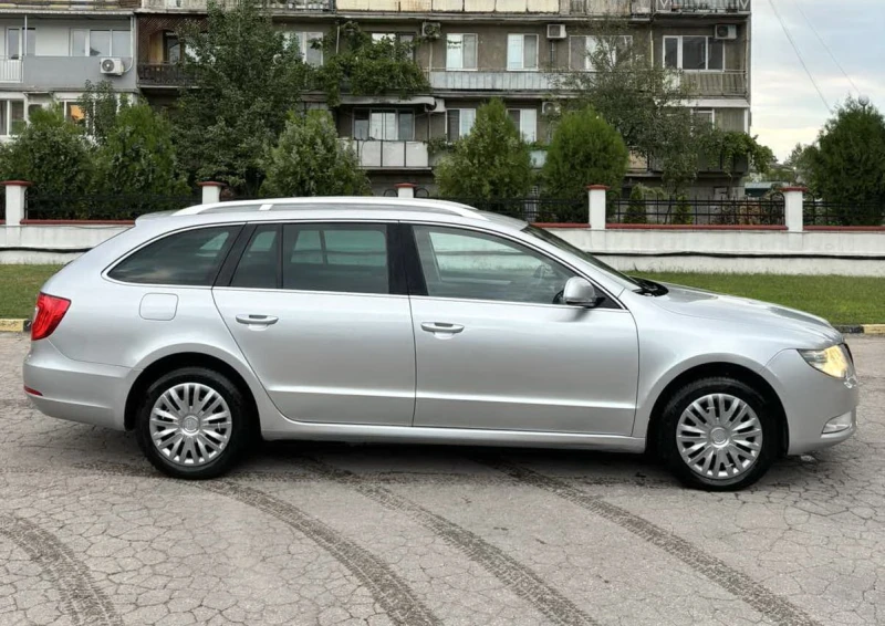 Skoda Superb 1.6 TDI 105 ск. НОВ ВНОС  , снимка 4 - Автомобили и джипове - 47157419