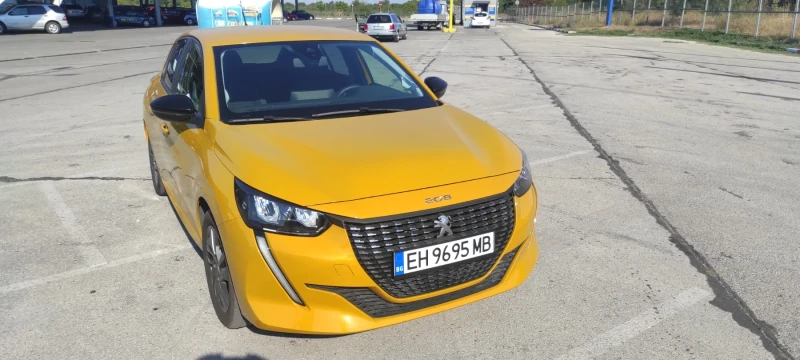 Peugeot 208, снимка 2 - Автомобили и джипове - 47931231