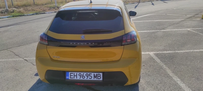 Peugeot 208, снимка 6 - Автомобили и джипове - 47931231