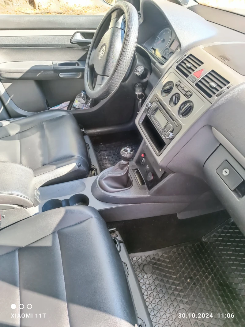 VW Touran, снимка 10 - Автомобили и джипове - 48284798