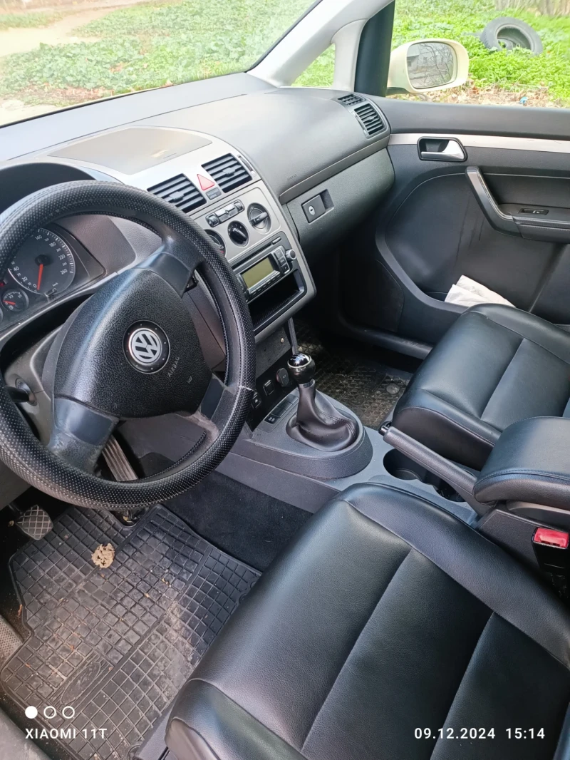 VW Touran, снимка 12 - Автомобили и джипове - 48284798