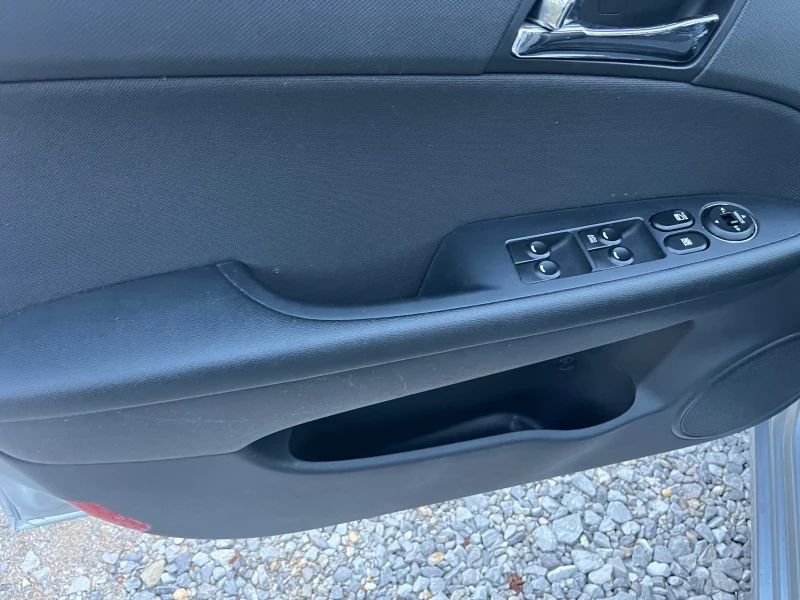 Hyundai I30 1.6i DOHC, снимка 12 - Автомобили и джипове - 52133710