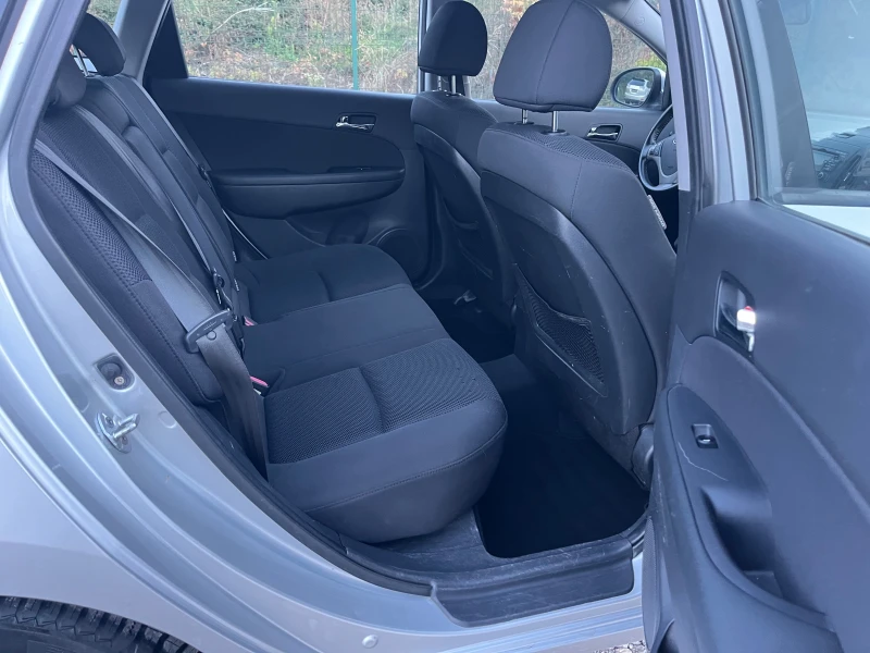 Hyundai I30 1.6i DOHC, снимка 9 - Автомобили и джипове - 52133710