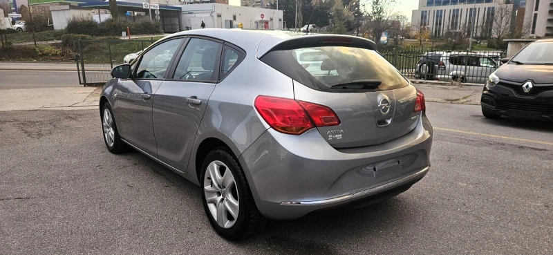 Opel Astra 1.6cdti* FACELIFT* LED* EURO 6b* 6speed* , снимка 8 - Автомобили и джипове - 52629783