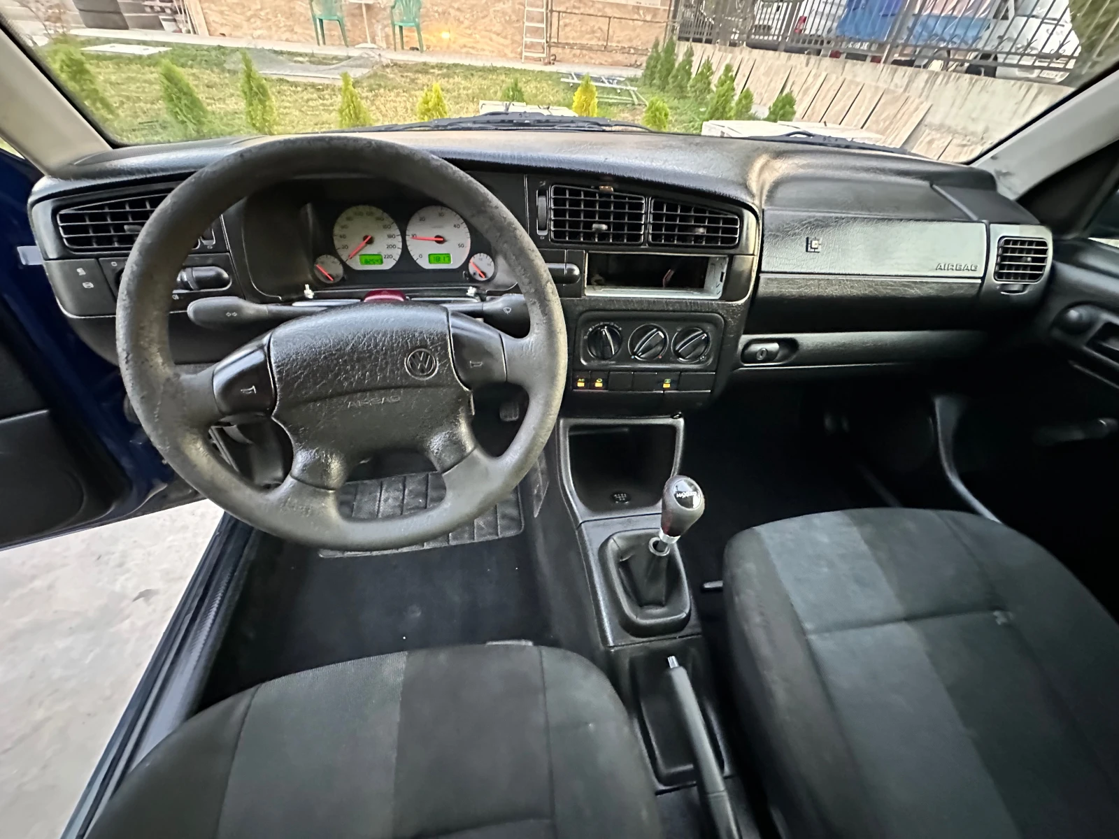 VW Golf 1.9TDI КЛИМАТИК - изображение 9