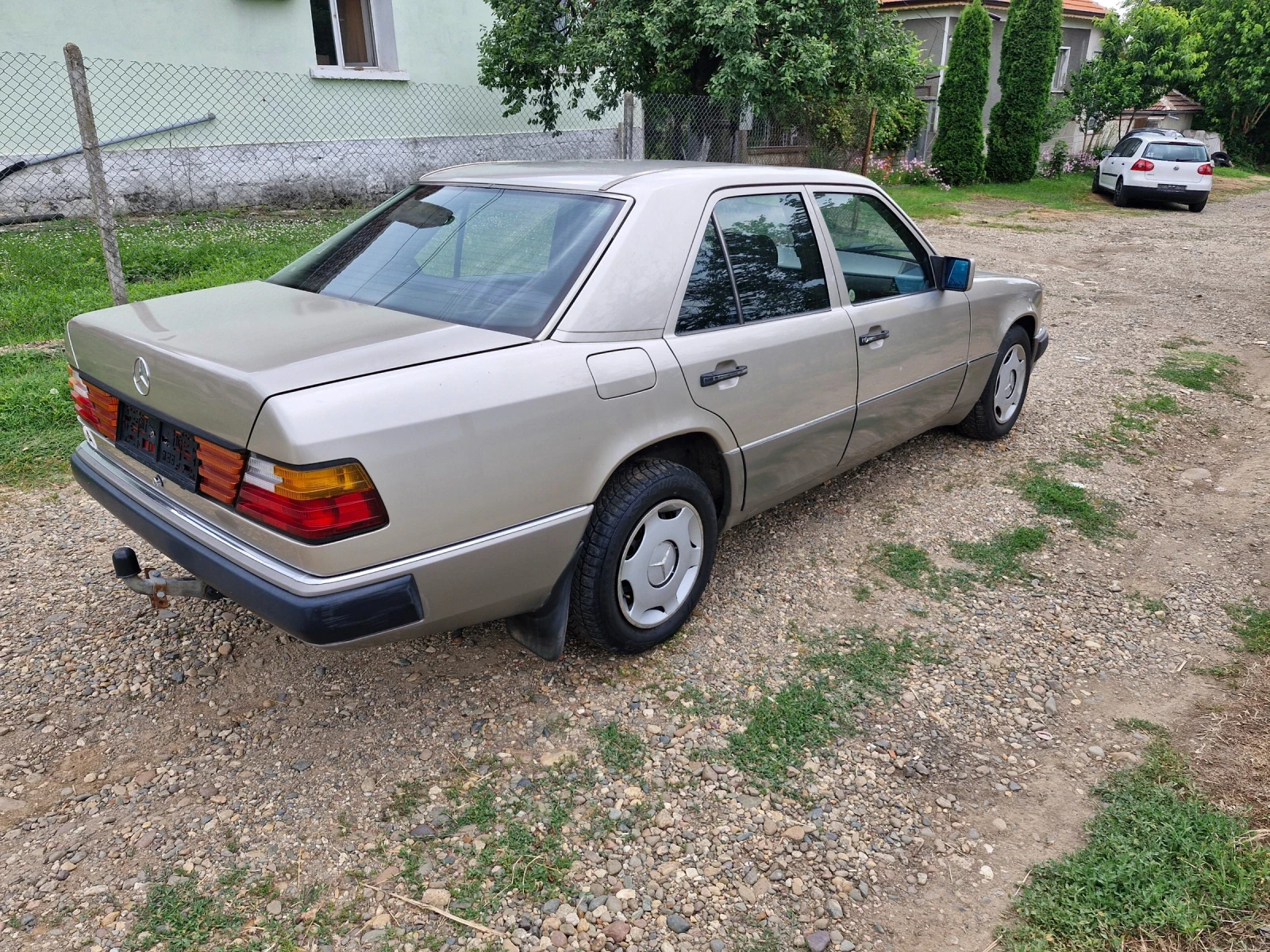 Mercedes-Benz 124 2.0i | Mobile.bg   6