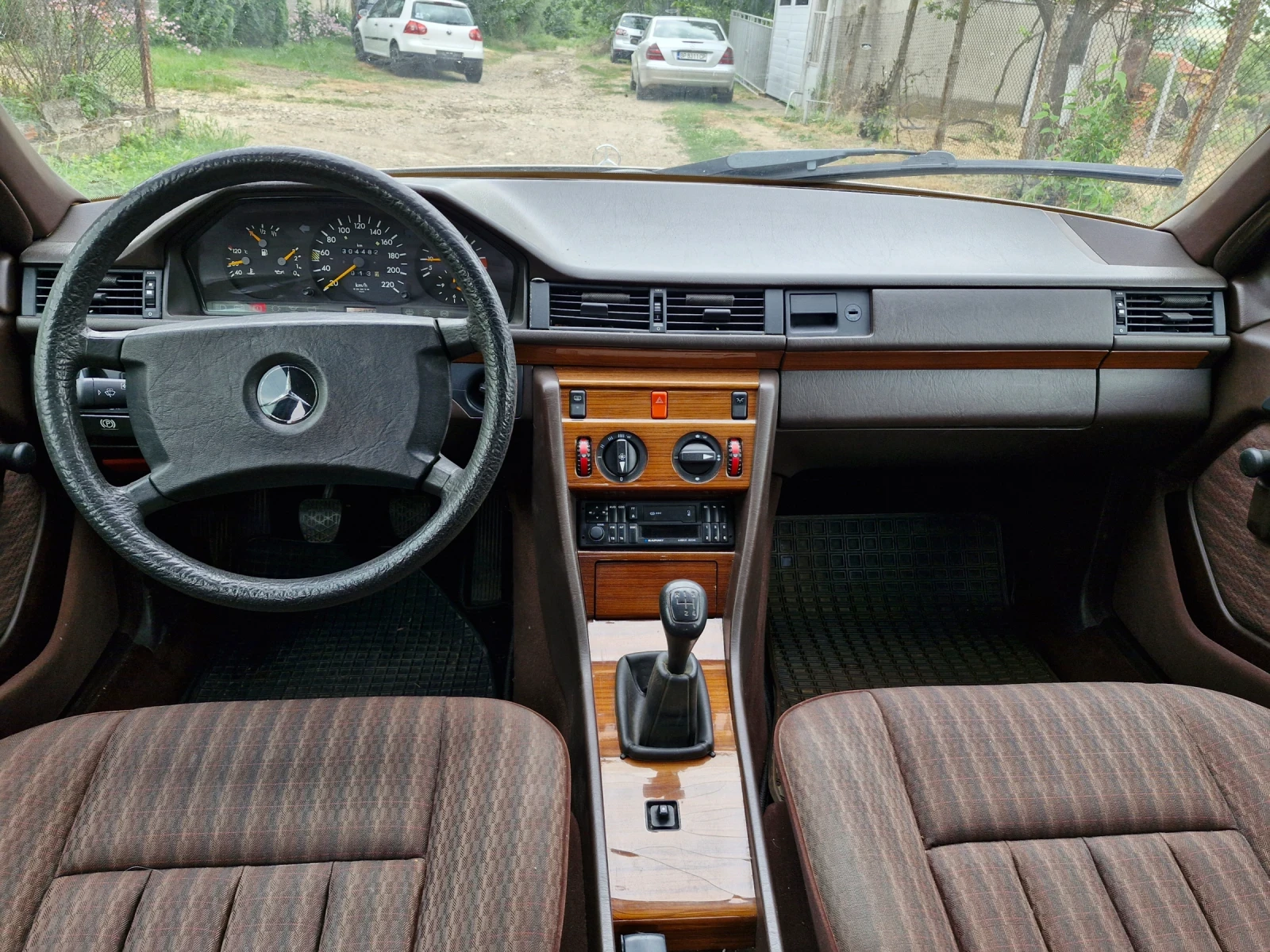 Mercedes-Benz 124 2.0i | Mobile.bg   7